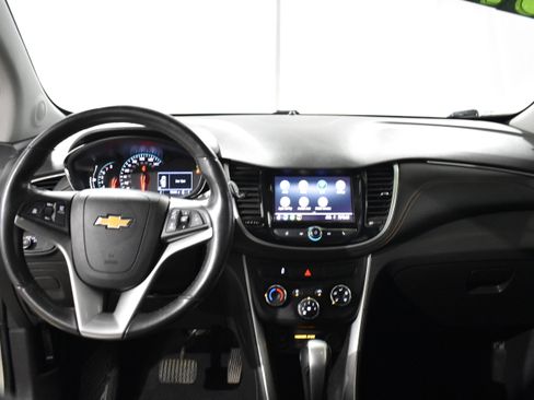 Used 2020 Chevrolet Trax LT w/ Sun & Sound Package image 32