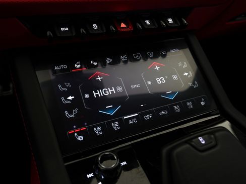 Used 2025 Lamborghini Urus SE image 23