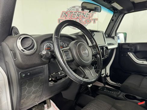 Used 2011 Jeep Wrangler Rubicon w/ Dual Top Group image 10