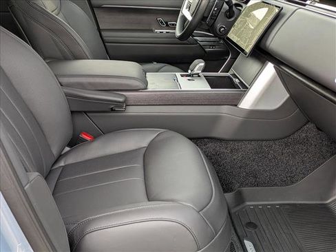 New 2026 Land Rover Range Rover Long Wheelbase SE image 18