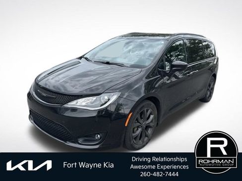 Used 2020 Chrysler Pacifica Touring-L w/ S Appearance Package FWD image 1