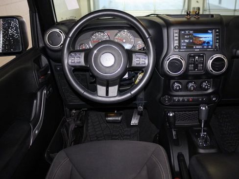 Used 2018 Jeep Wrangler Unlimited Rubicon w/ Cold Weather Group image 8