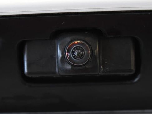 Used 2023 Toyota Camry SE w/ Cold Weather Package FWD image 11
