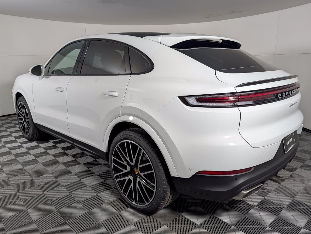 Certified 2026 Porsche Cayenne Coupe AWD/4WD image 3