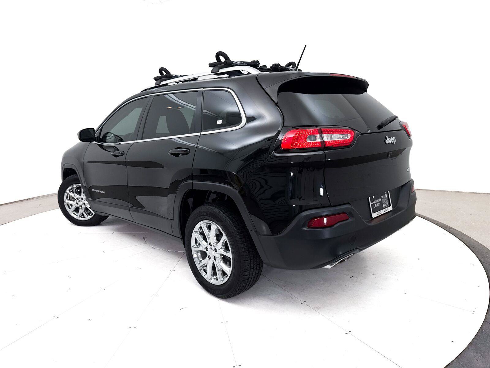 Used 2017 Jeep Cherokee Latitude FWD image 2