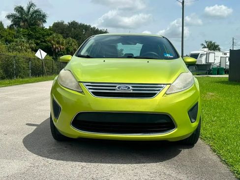 Used 2012 Ford Fiesta SE FWD image 2