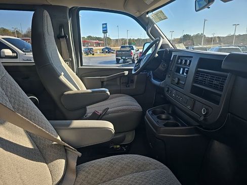Used 2024 Chevrolet Express 3500 LT w/ LT Preferred Equipment Group image 3