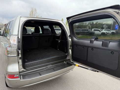 Used 2020 Lexus GX 460 Premium w/ Premium Package AWD/4WD image 13