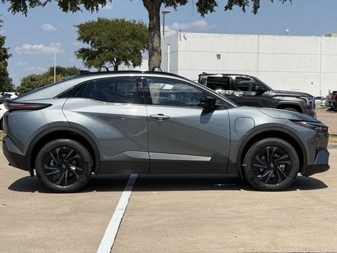 Used 2026 Toyota C-HR AWD/4WD image 3