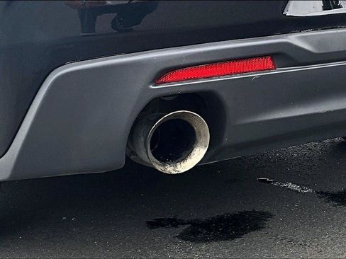 Used 2018 Chevrolet Camaro LT RWD image 33