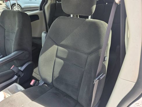 Used 2016 Dodge Grand Caravan SE w/ Quick Order Package 29E SE FWD image 18