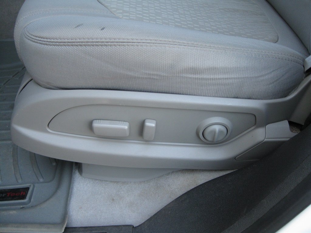 Used 2012 GMC Acadia SLE FWD image 14