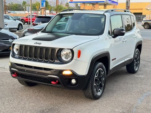 Used 2017 Jeep Renegade Trailhawk w/ Premium Trailhawk Package AWD/4WD image 6