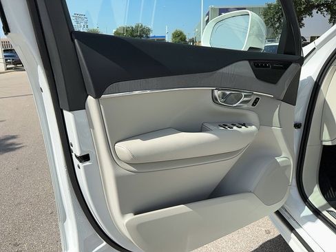 New 2025 Volvo XC90 T8 Plus w/ Protection Package Premier image 11