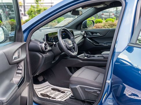 Used 2025 Chevrolet Equinox LT FWD image 17