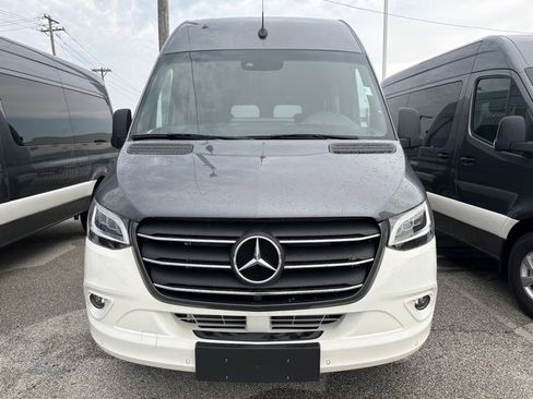 Used 2023 Mercedes-Benz Sprinter 2500 image 2