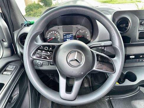 Used 2023 Mercedes-Benz Sprinter 1500 image 11