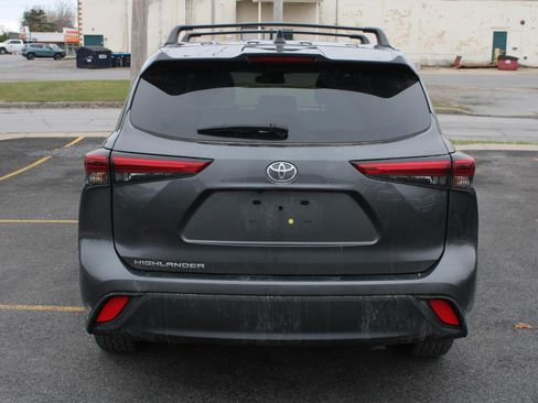 Used 2023 Toyota Highlander L FWD image 6