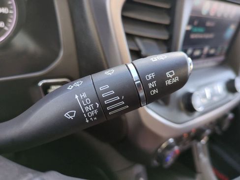 Used 2017 GMC Acadia SLT image 27