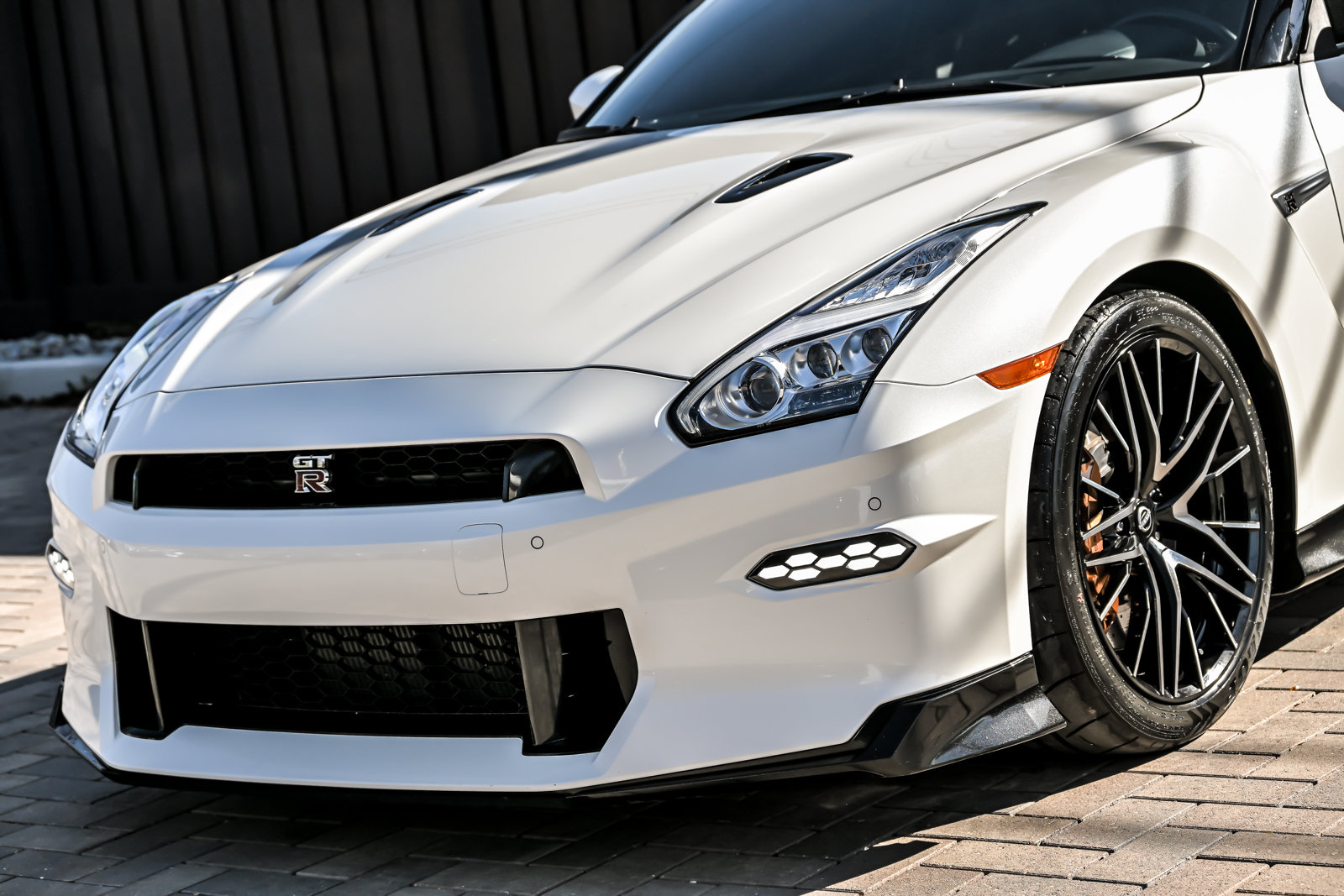 Used 2024 Nissan GT-R Premium w/ Premium Interior Package AWD/4WD image 6