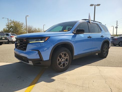 Used 2023 Honda Pilot TrailSport image 2