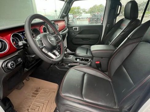 Used 2023 Jeep Gladiator Rubicon w/ Cold Weather Group image 11