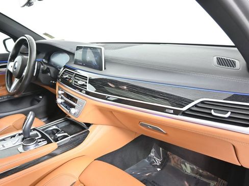 Used 2022 BMW 740i xDrive w/ M Sport Package AWD/4WD image 15
