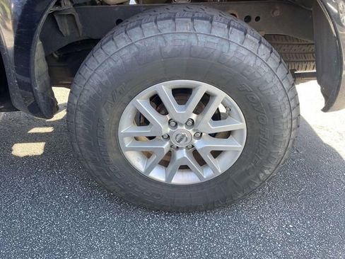 Used 2016 Nissan Frontier SV image 8
