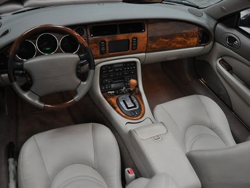 Used 2001 Jaguar XKR Convertible image 17