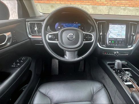 Certified 2025 Volvo V60 B5 Cross Country Plus AWD/4WD image 7
