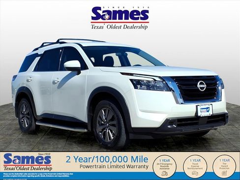 Used 2024 Nissan Pathfinder SV image 1