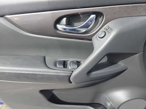 Used 2018 Nissan Rogue SV FWD image 23