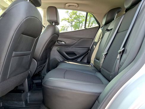 Used 2021 Buick Encore Preferred AWD/4WD image 19