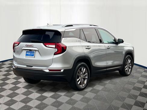 Used 2022 GMC Terrain SLT w/ Tech Package FWD image 5