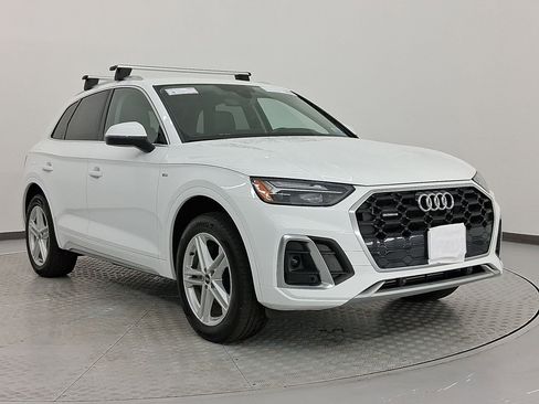 Used 2022 Audi Q5 e Premium w/ Convenience Package image 7