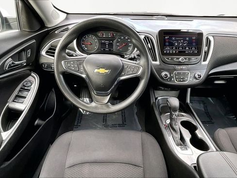 Used 2025 Chevrolet Malibu LT image 5
