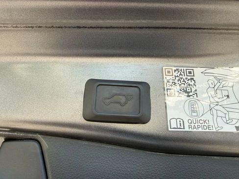 Used 2023 Toyota RAV4 XSE AWD/4WD image 19