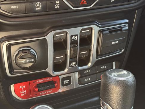 Used 2019 Jeep Wrangler Unlimited Rubicon AWD/4WD image 25