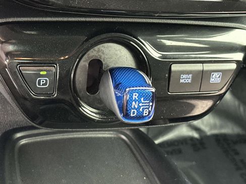 Used 2022 Toyota Prius LE image 12