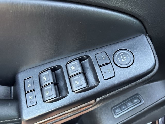 Used 2015 Chevrolet Suburban LT AWD/4WD image 21