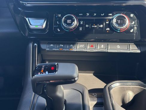 Used 2023 GMC Sierra 1500 AT4 w/ Technology Package AWD/4WD image 17