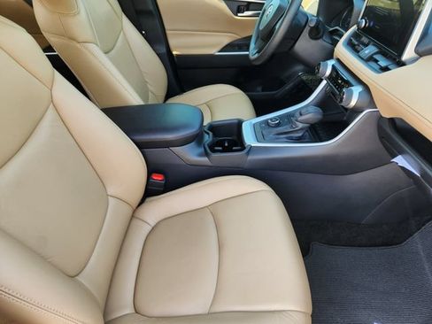 Used 2025 Toyota RAV4 XLE w/ Convenience Package AWD/4WD image 14