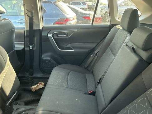 Used 2022 Toyota RAV4 XLE w/ Convenience Package image 10