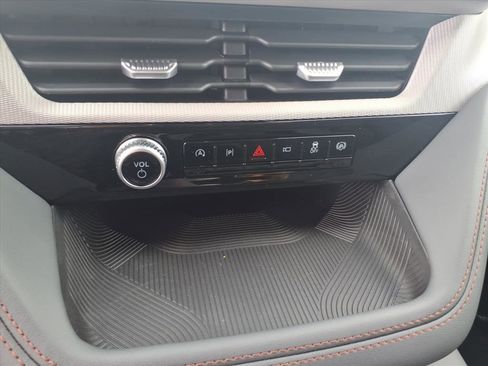 Used 2026 Ford Explorer Active AWD/4WD image 19