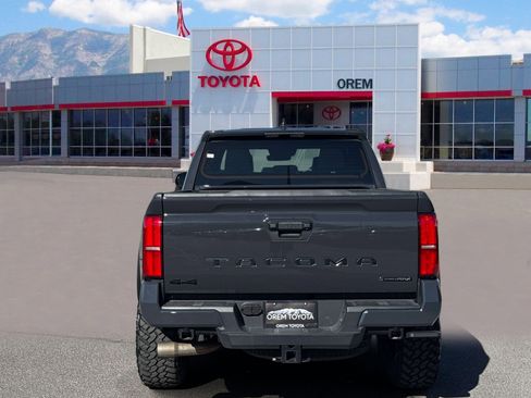 Used 2025 Toyota Tacoma TRD Off-Road AWD/4WD image 4