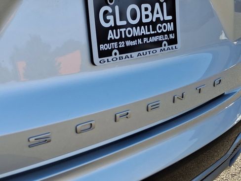 Used 2022 Kia Sorento S FWD image 32