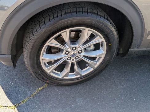 Used 2023 Ford Explorer XLT w/ Equipment Group 202A RWD image 10