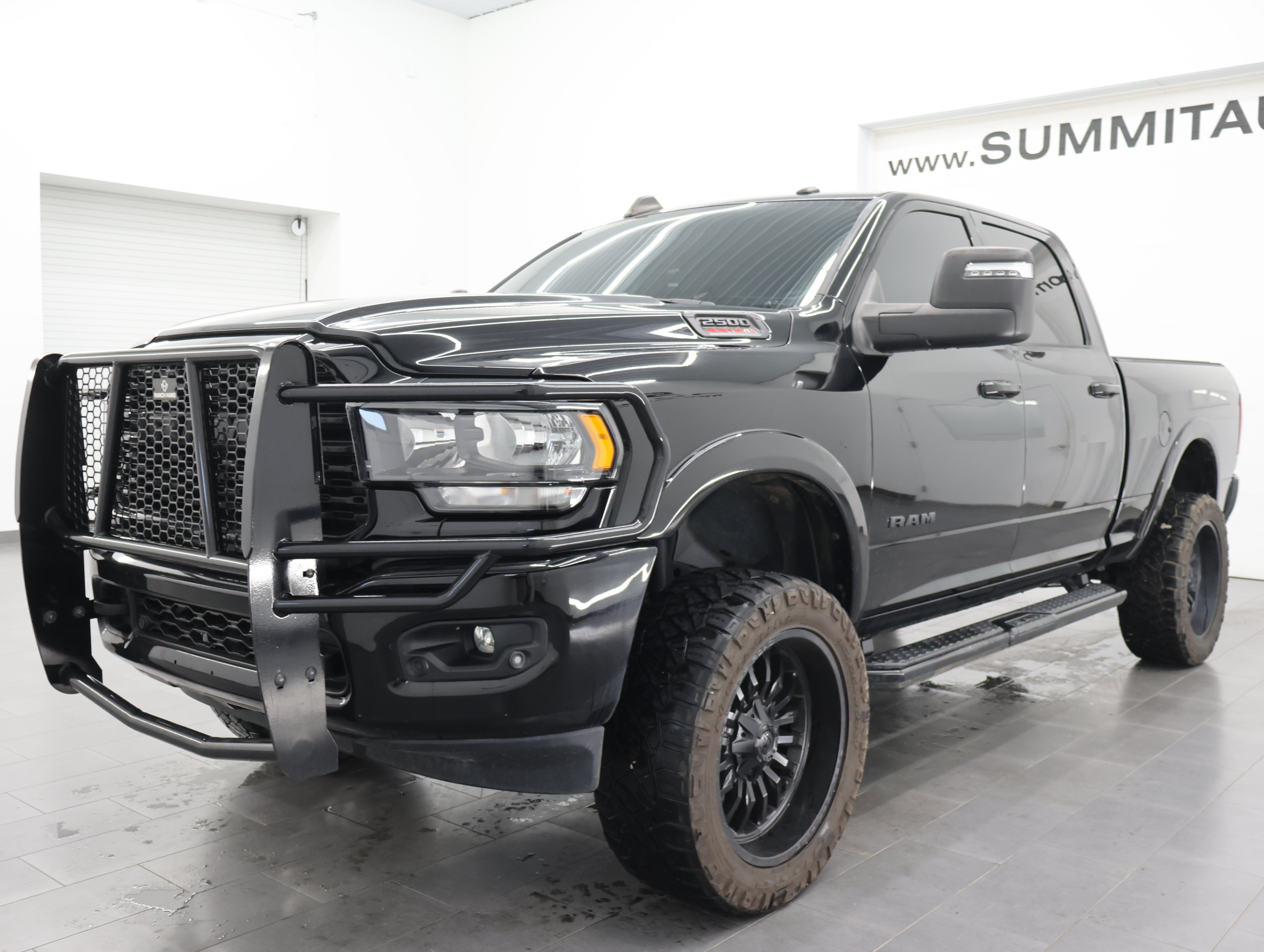 Used 2024 RAM 2500 Big Horn w/ Night Edition AWD/4WD image 5