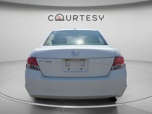 Used 2010 Honda Accord EX-L image 2