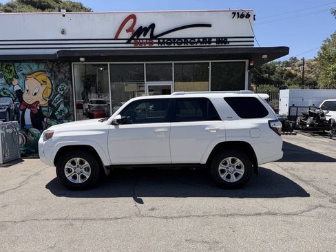 Used 2016 Toyota 4Runner SR5 RWD image 4